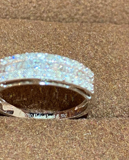 18K white gold with diamonds set