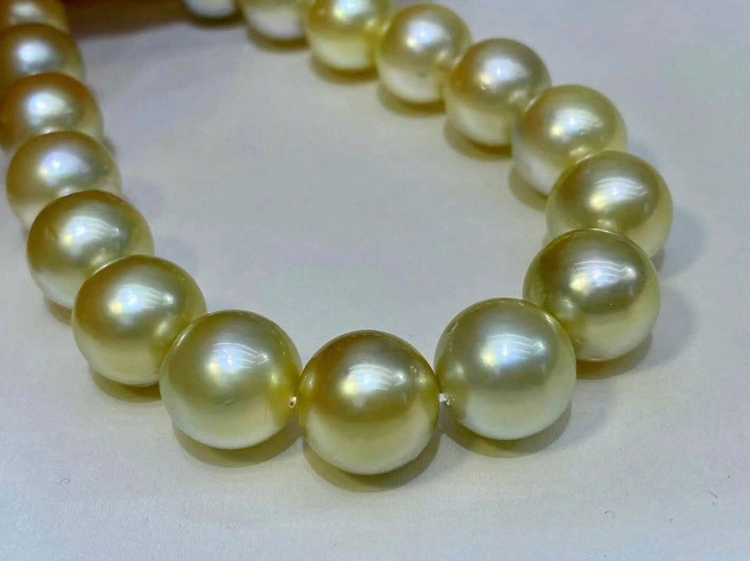 Bright gold ocean pearls necklace